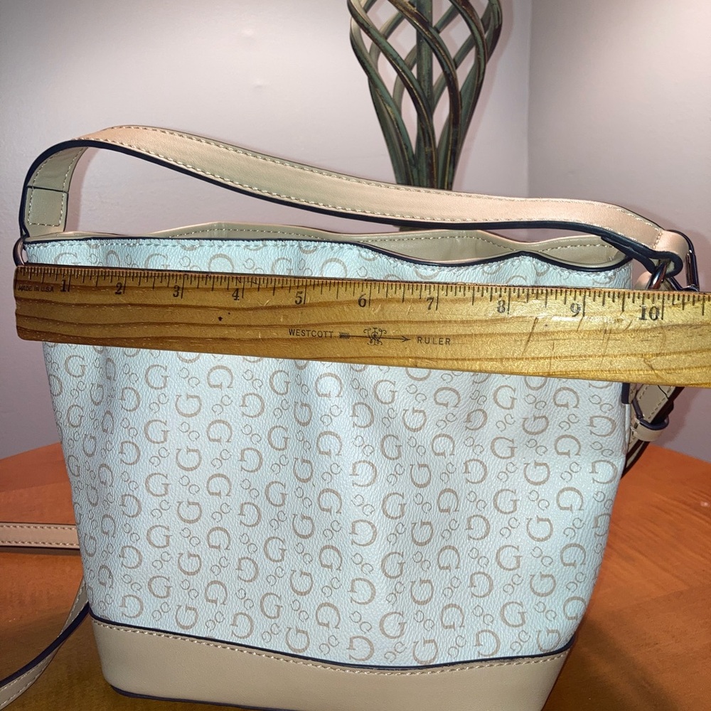 GUESS Beige & Cream Logo Bucket Bag w/Shoulder Strap - Picture 6 of 9